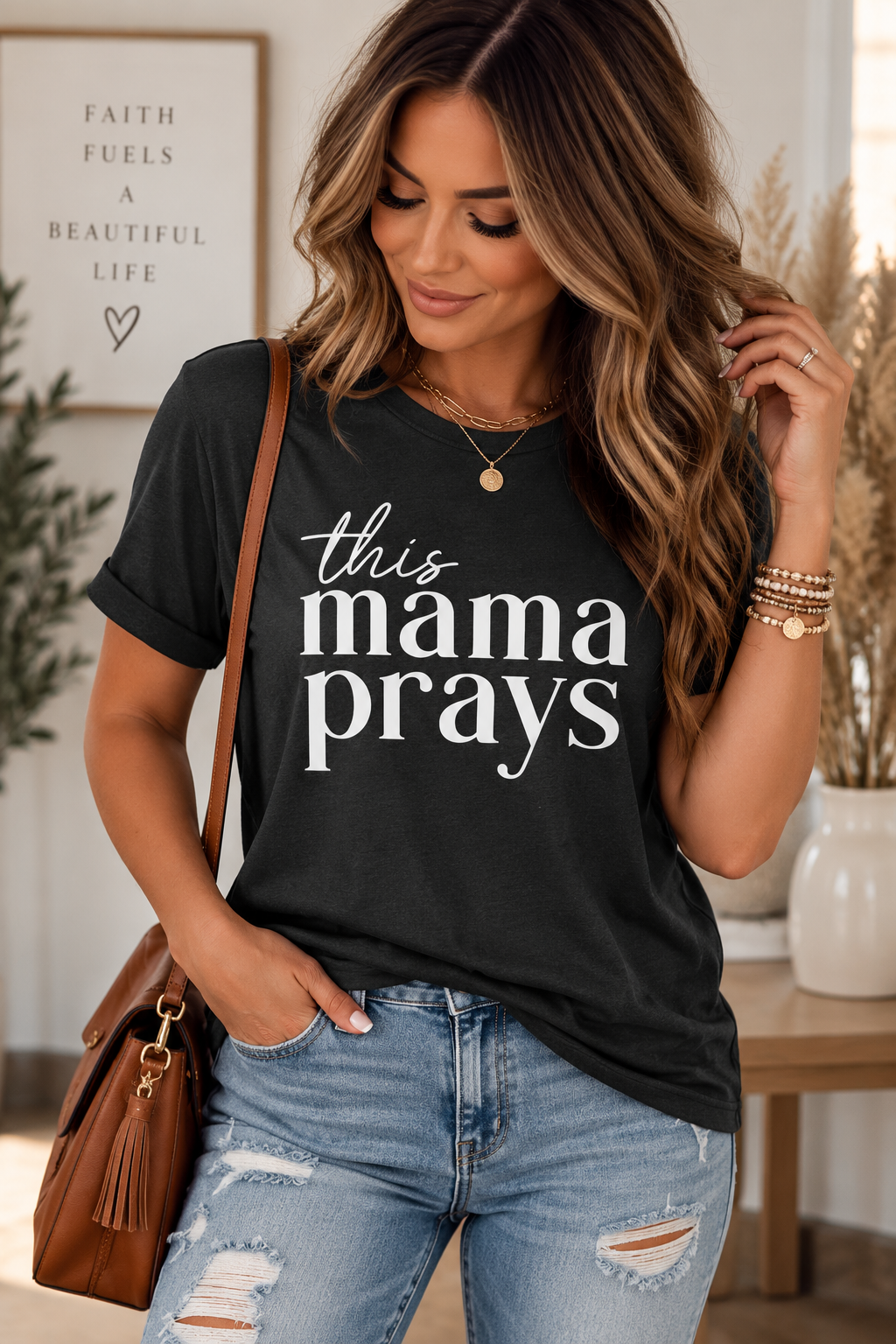 THIS MAMA PRAYS Graphic Tee